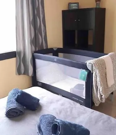 Riviera Park 7a - Air Con- Wi-fi- Uk Channels- 5 Minutes Walking From The Sea דירה