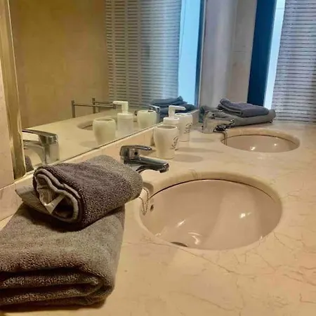 Riviera Park 7a - Air Con- Wi-fi- Uk Channels- 5 Minutes Walking From The Sea דירה *