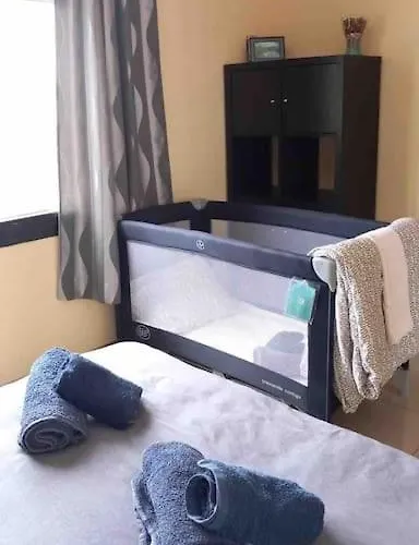 Riviera Park 7a - Air Con- Wi-fi- Uk Channels- 5 Minutes Walking From The Sea 아파트